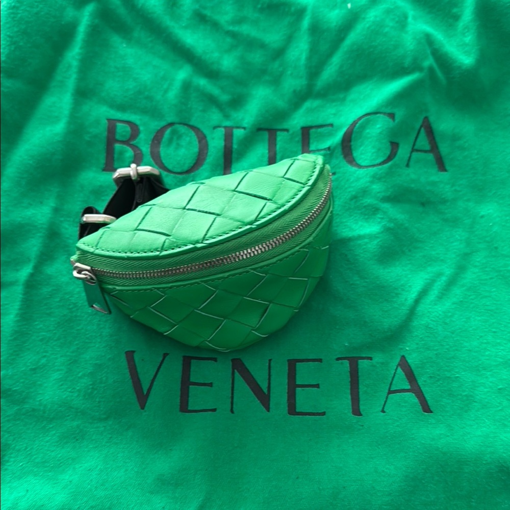 Bottega Veneta Green Intrecciato Leather Wristlet